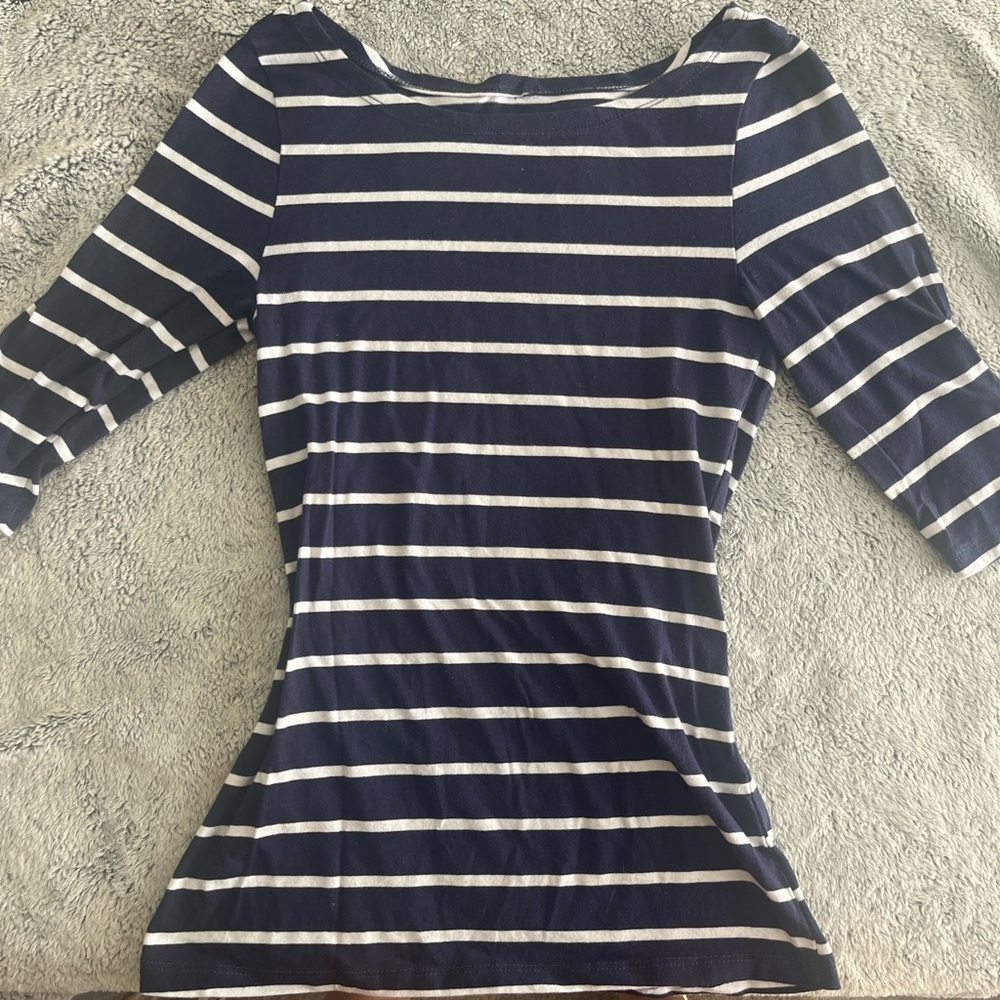 Navy and white striped top🤍💙
No tags -lightly worn size small       #old money
